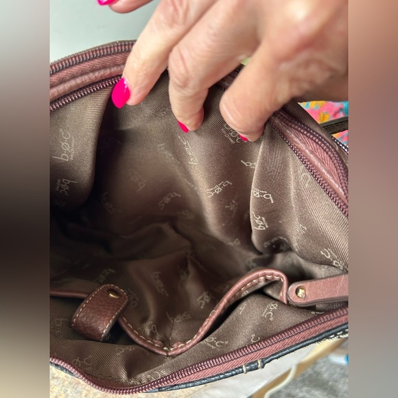 b.o.c. Vegan pebbled like leather shoulder purse in black and brown like new - Picture 13 of 13